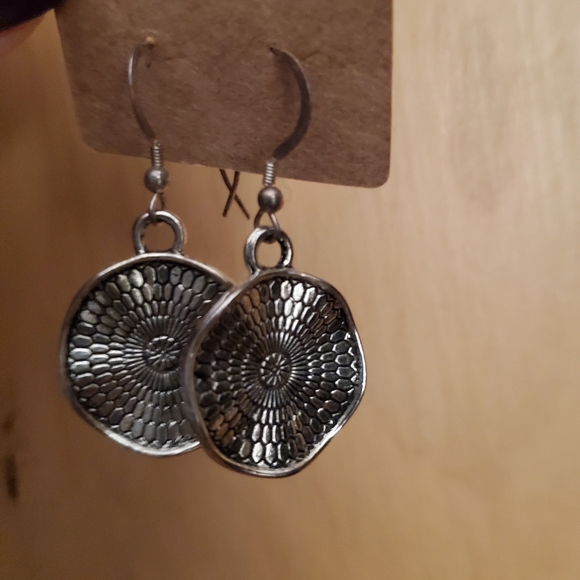 Earrings - Picture 4 of 7